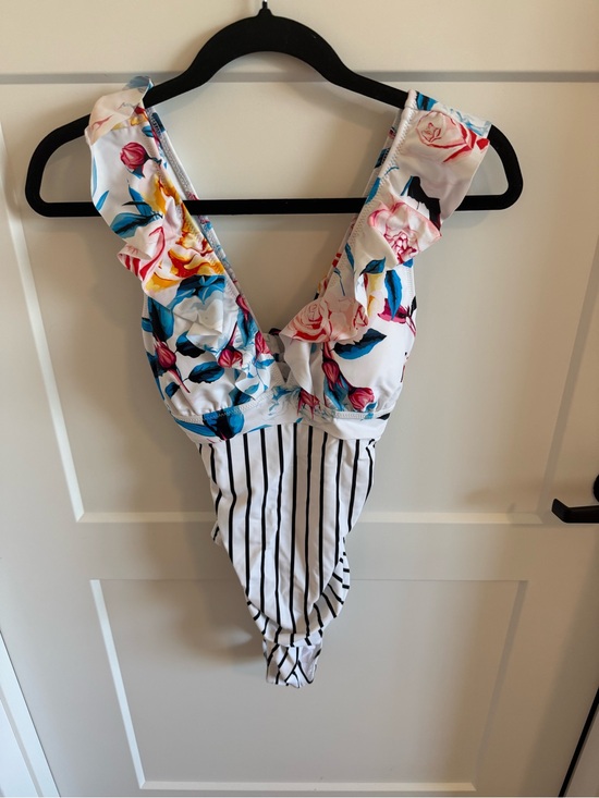 Cupshe Other - NWT CUPSHE One Piece Swimsuit Women’s S Floral Stripe Cutout Ruffle Bathing Suit